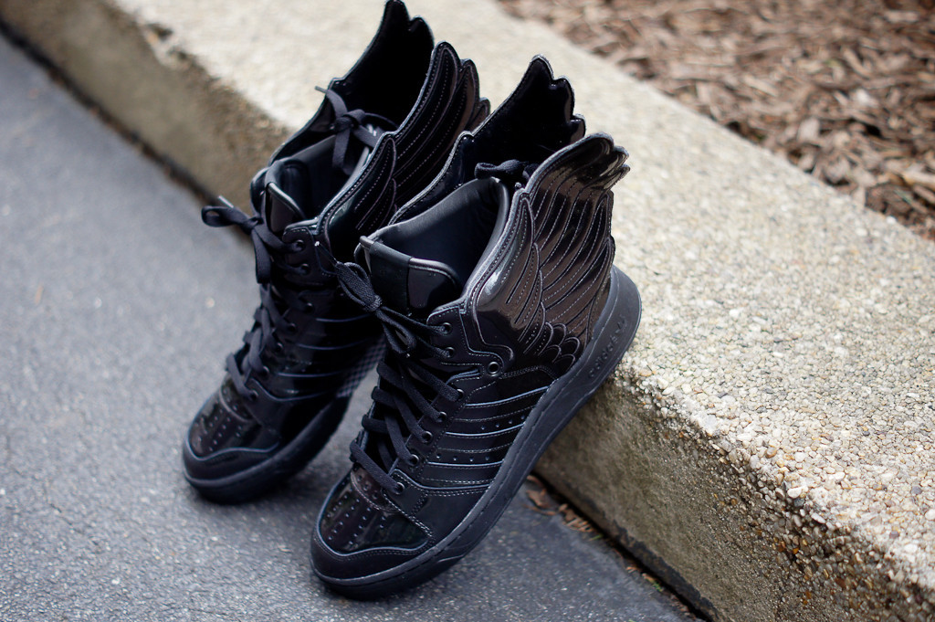 Jeremy scott hotsell wings black