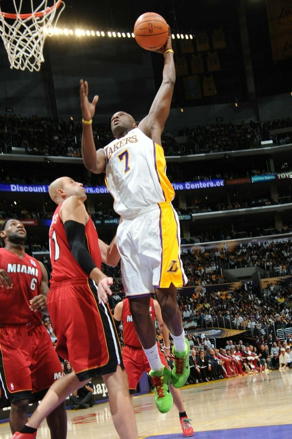 Lamar Odom wearing the Nike Zoom Kobe VI