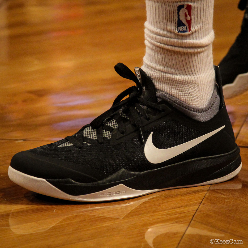 Deron Williams wearing Nike Zoom Crusader