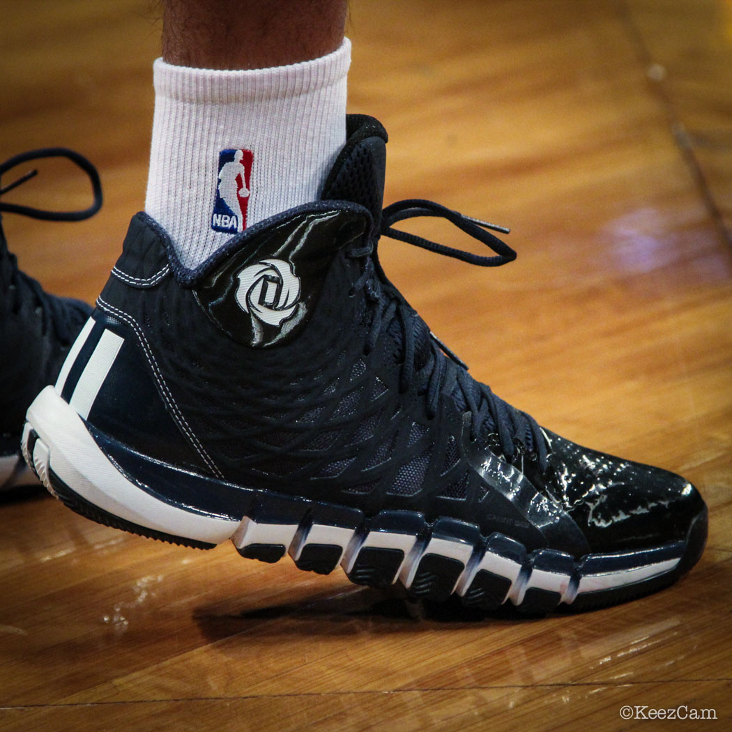 Devin Harris wearing adidas Rose 773 II