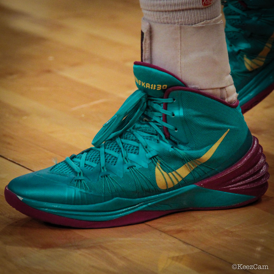 Nneka Ogwumike wearing Nike Hyperdunk 2013 Los Angeles Sparks PE