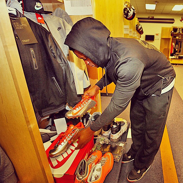 Demaryius Thomas wearing Air Jordan 4 Retro Black/Cement