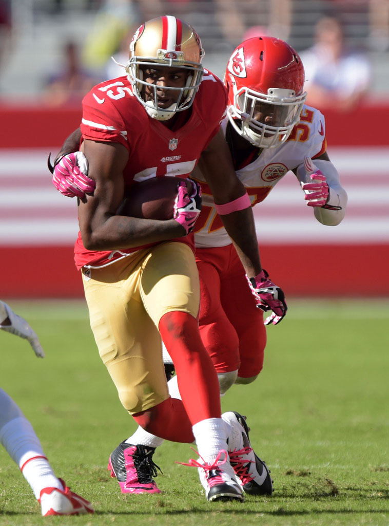 Michael Crabtree wearing Air Jordan VI 6 Cleats with Pink Laces for Breast Cancer Awareness