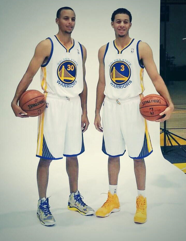 Stephen & Seth Curry wearing Under Armour Anatomix Spawn