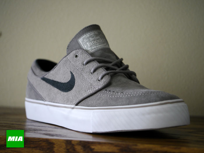 Janoski store grey black