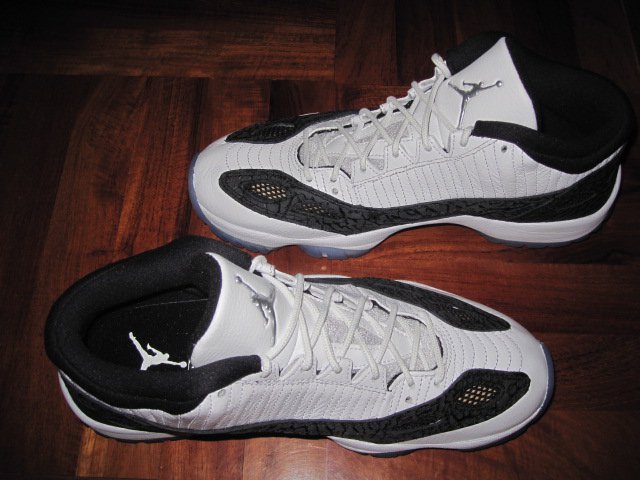 Size 11 - Jordan 11 Retro Low IE White Black 2011