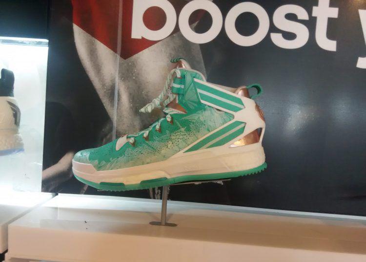 derrick rose green shoes