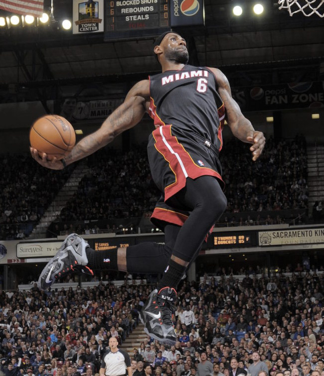 lebron wearing lebron 11