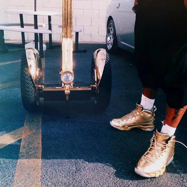 Usher wearing Air Jordan IX 9 Gold