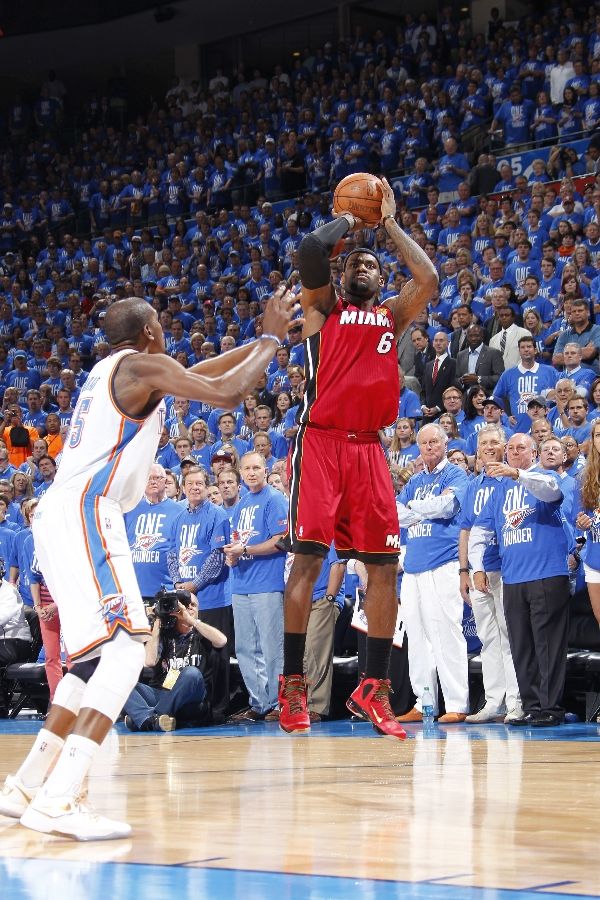 LeBron James wears Nike LeBron 9 P.S. Elite Finals Red (2)