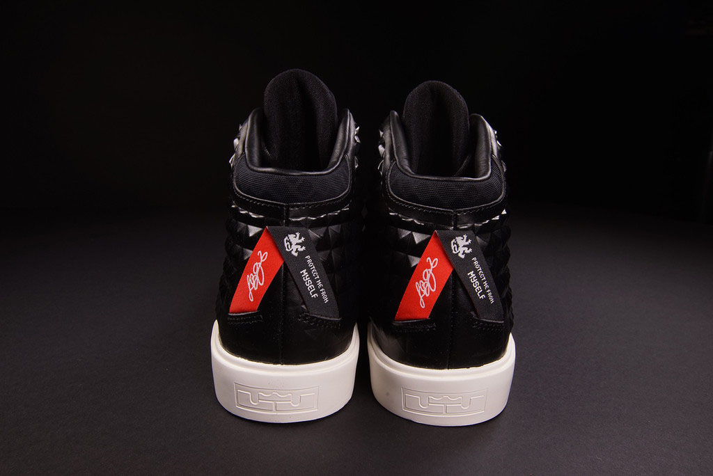 lebron xii nsw lifestyle qs sneaker