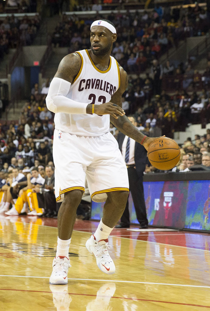 LeBron James Debuts Nike LeBron XII 12 Cavs Home PE (3)