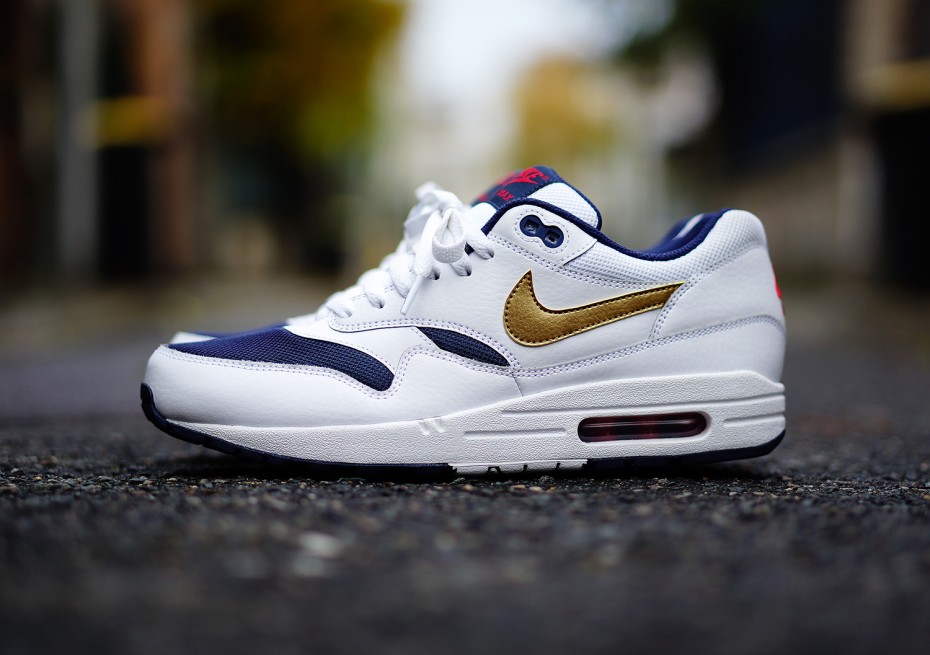 nike air max with gold swoosh