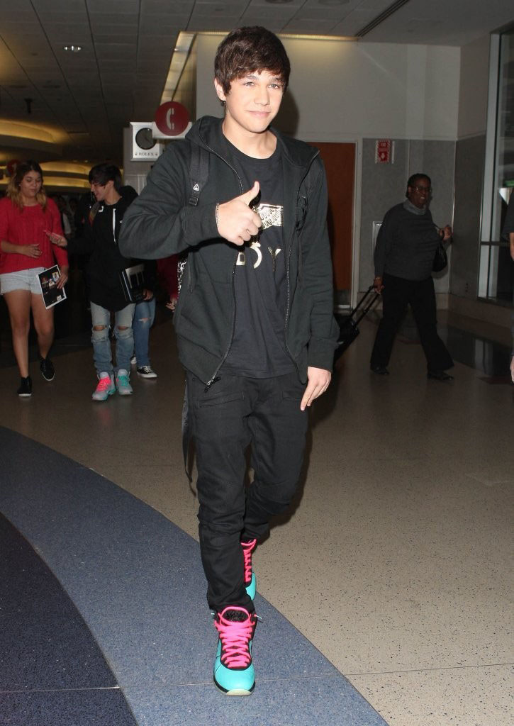 Austin Mahone wearing Nike LeBron 8 South Beach