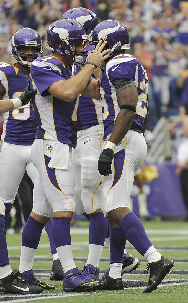 Adrian Peterson Returns to the Field in adidas adiZero 5-Star Mid (7)