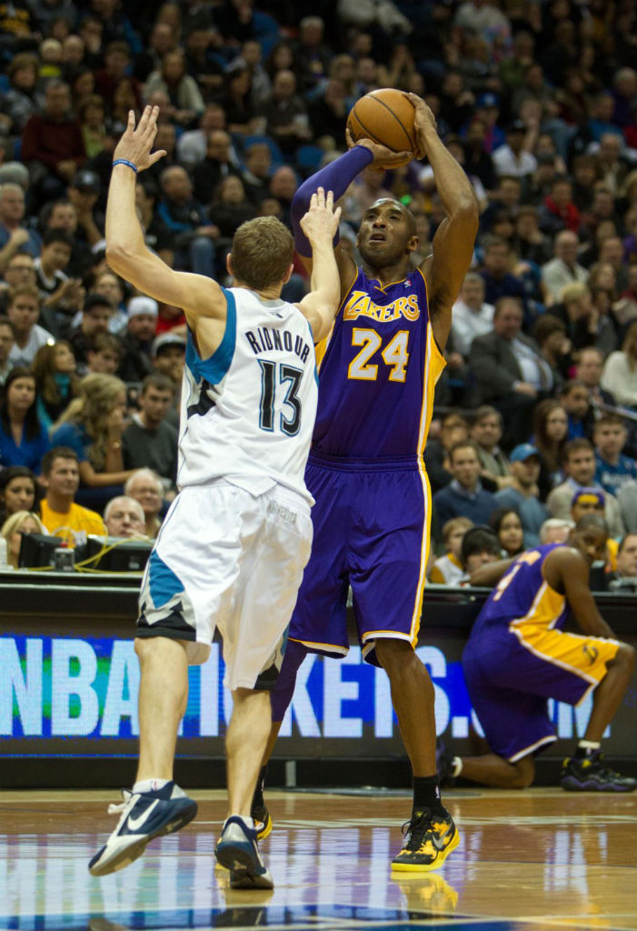 Luke Ridnour wearing Nike Zoom Kobe V; Kobe Bryant wearing Nike Kobe 8 System Sulfur