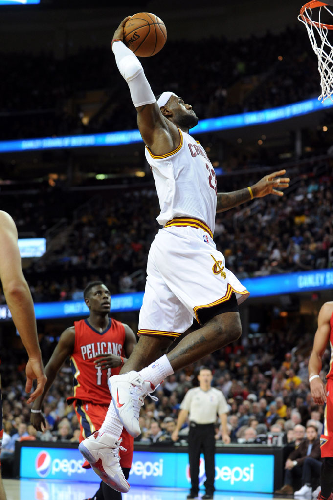  LeBron James Nike LeBron XII 12 White/Red PE (5)