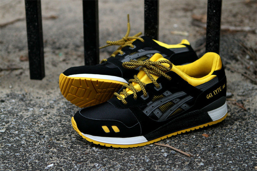 asics black and yellow shoes