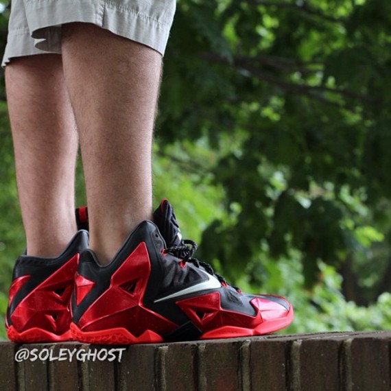 Red and best sale black lebron 11