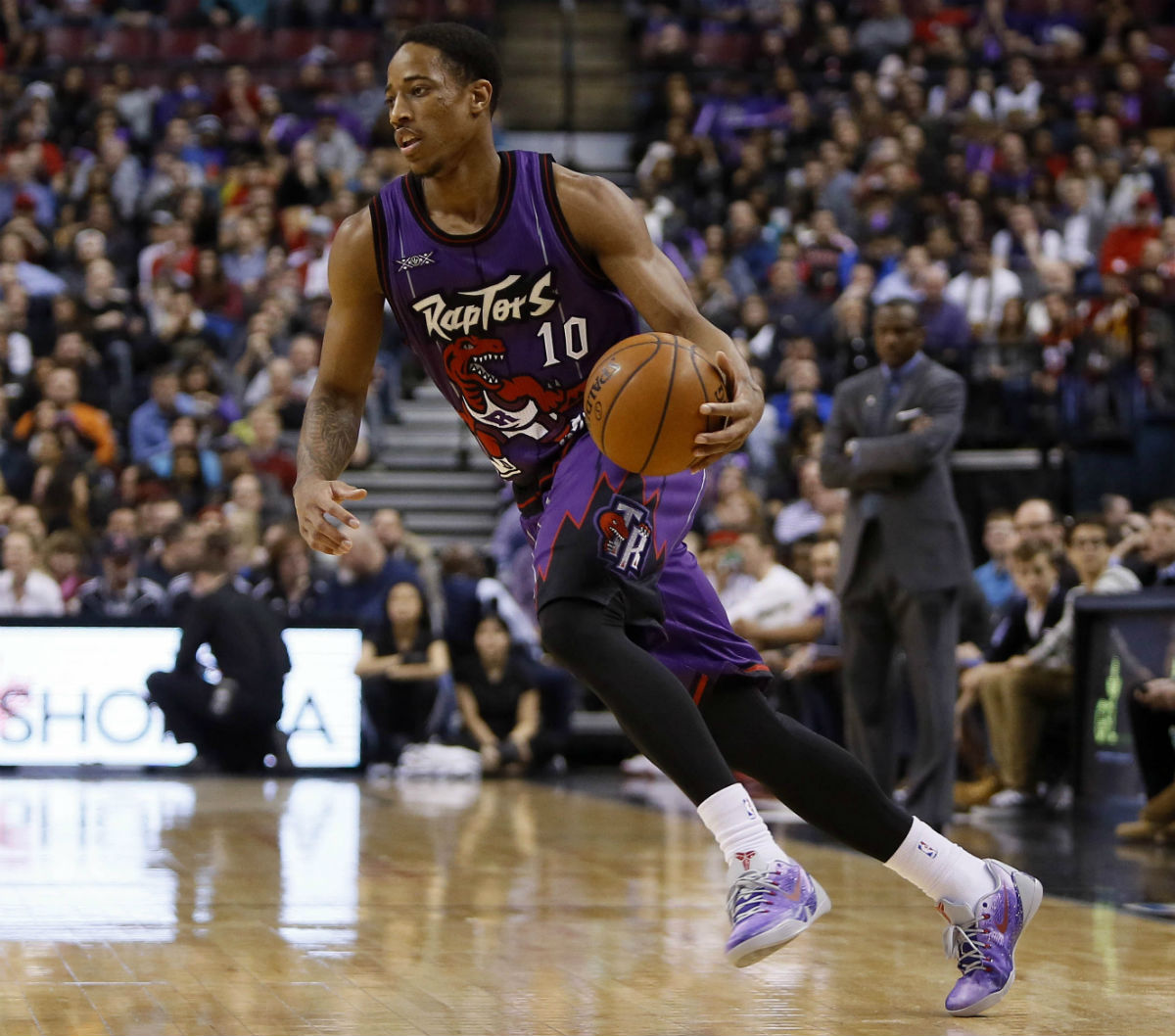 demar derozan retro raptors jersey