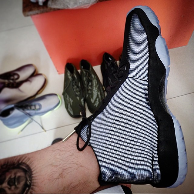 Jordan future black on sales feet