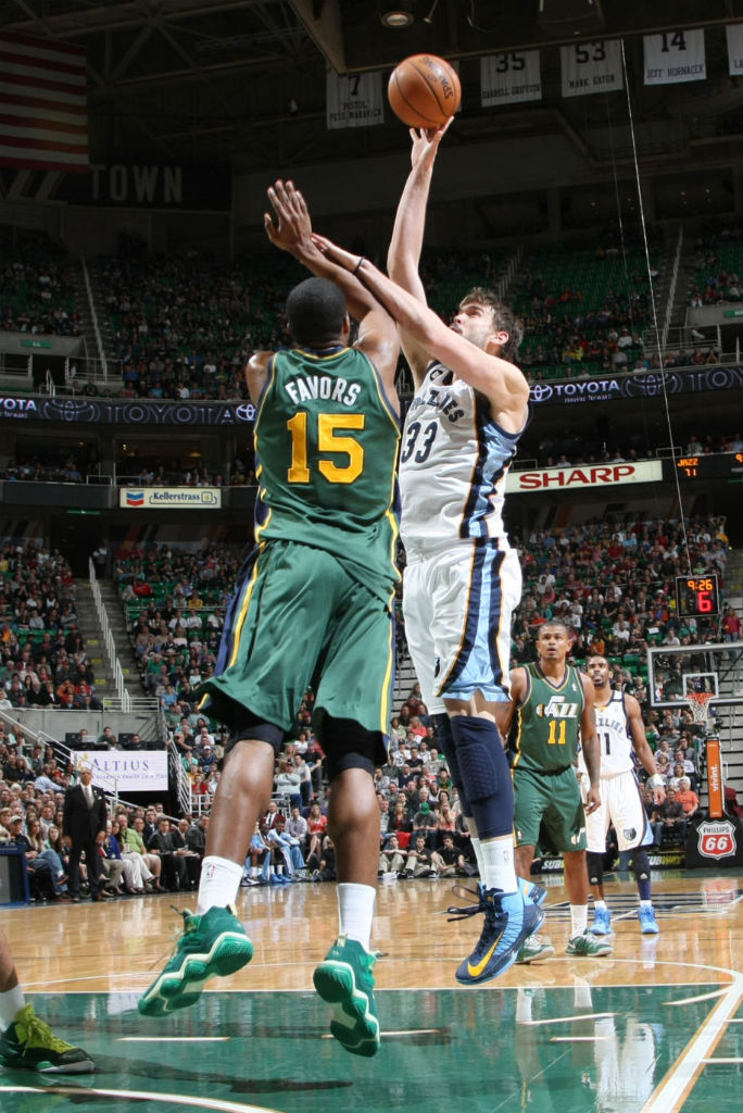 Derrick Favors wearing adidas Top Ten 2000