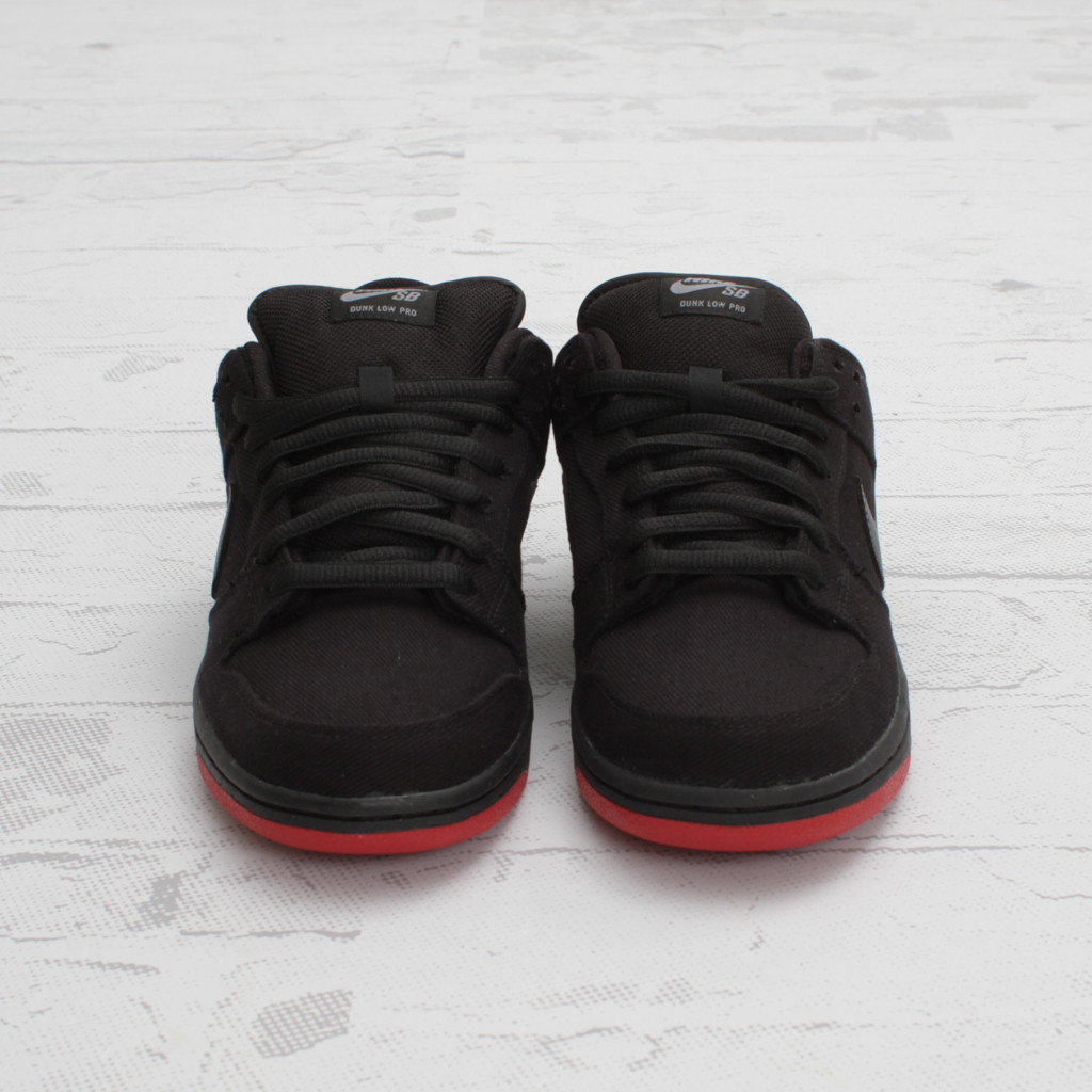 Nike dunk sb hotsell low levis black denim