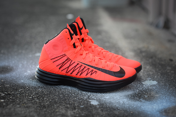 Nike 2025 crimson color