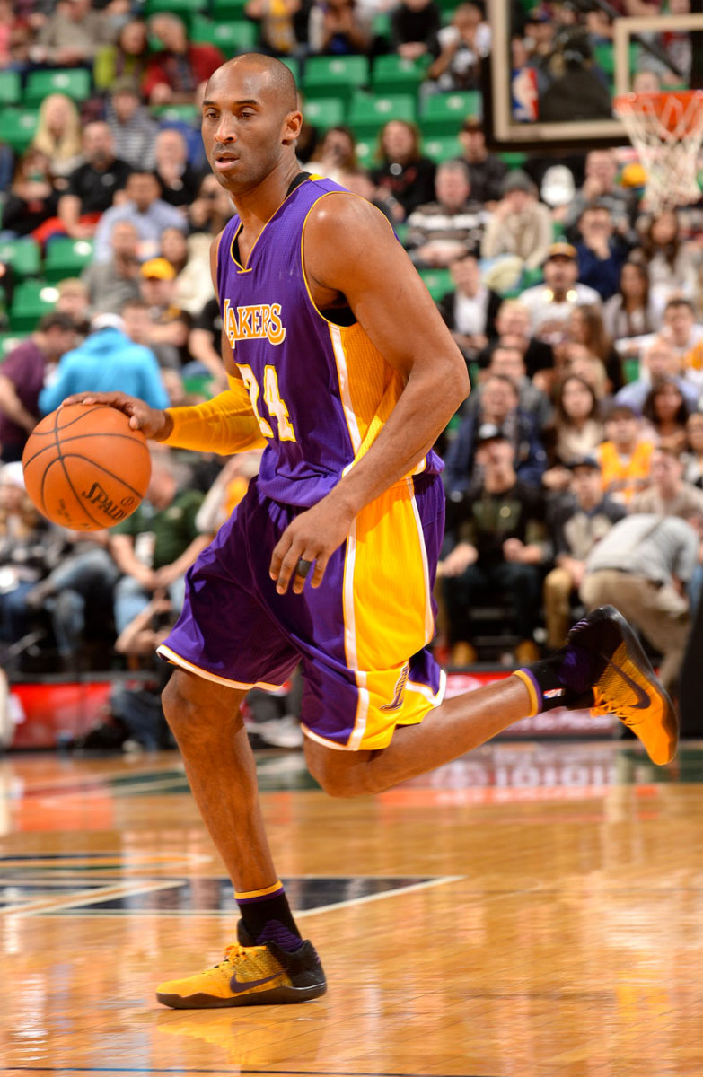 kobe bryant wearing kobe 11