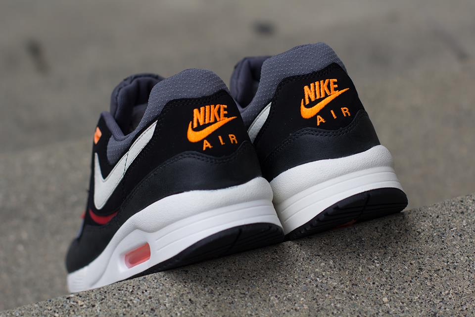 Nike Air Max Light Essential in Black Sail and Black Pine heel