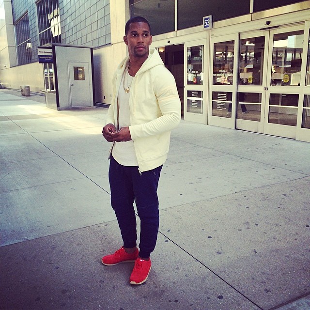 Victor Cruz wearing Ronnie Fieg x Clarks Kildare Poppy Red