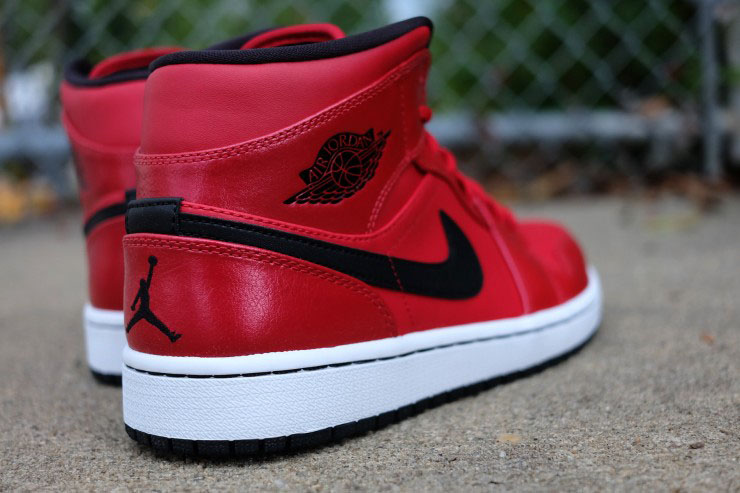 air jordan 1 mid gym red on feet