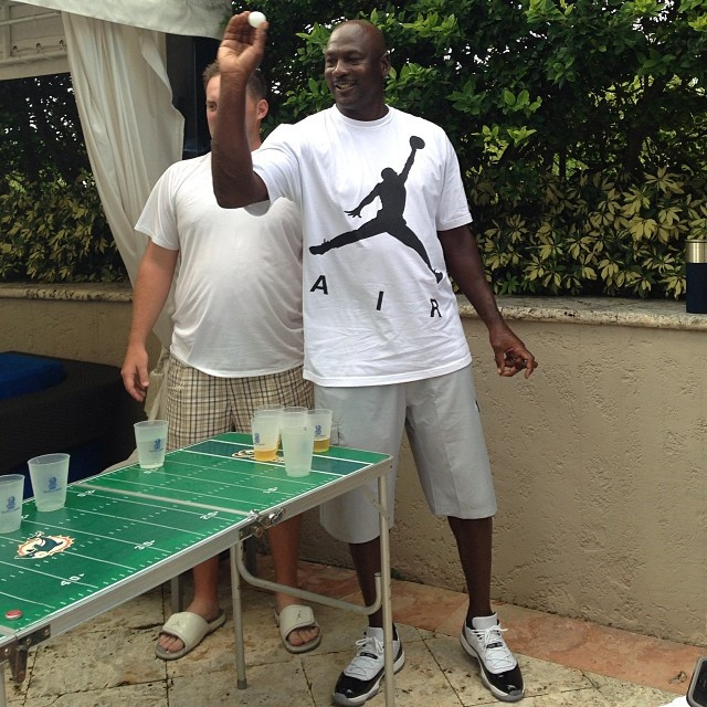 Michael Jordan wearing Air Jordan 11 XI Low Concord