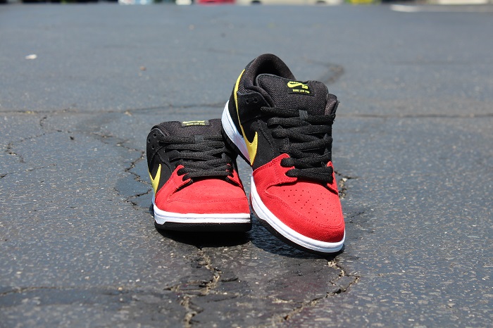 Nike dunk chrome heart. Nike SB Dunk Mid Yellow/Black.