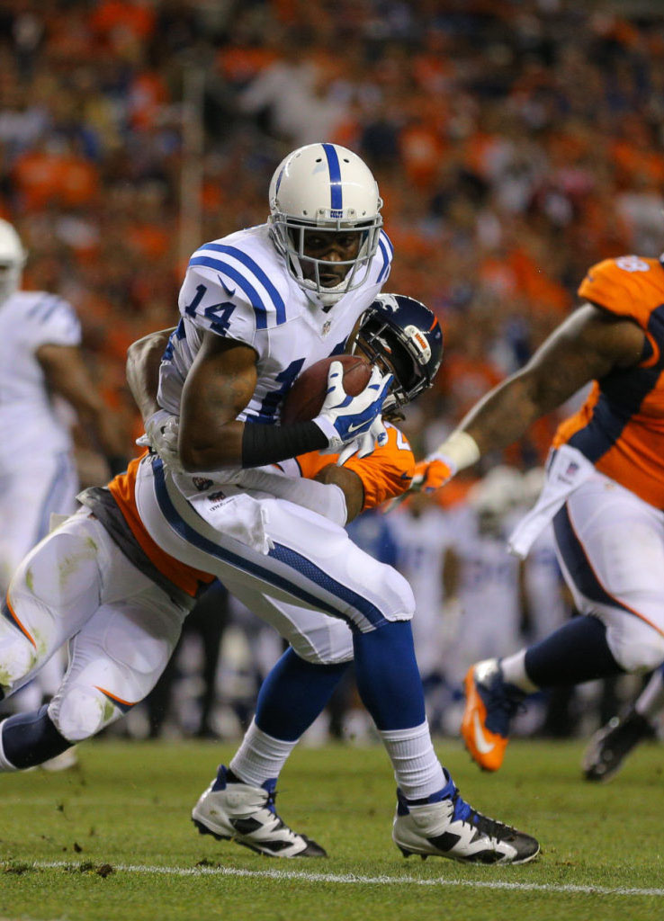 Hakeem Nicks wearing Air Jordan VI 6 Colts PE