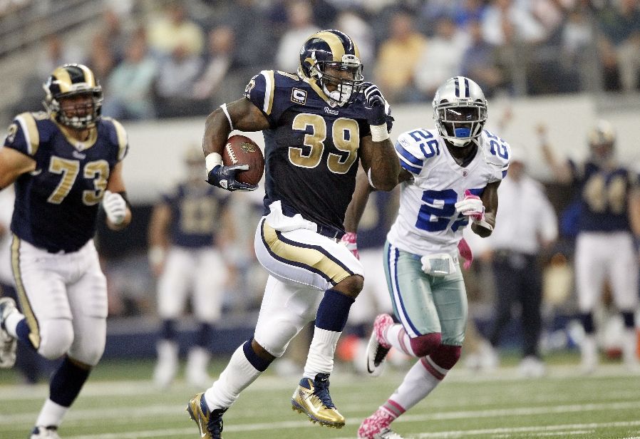 Steven Jackson wearing Nike Alpha Speed