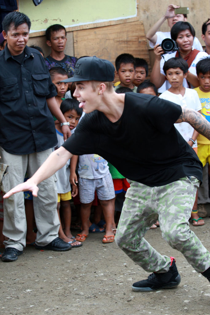 Justin Bieber wearing Supra Skytop 4