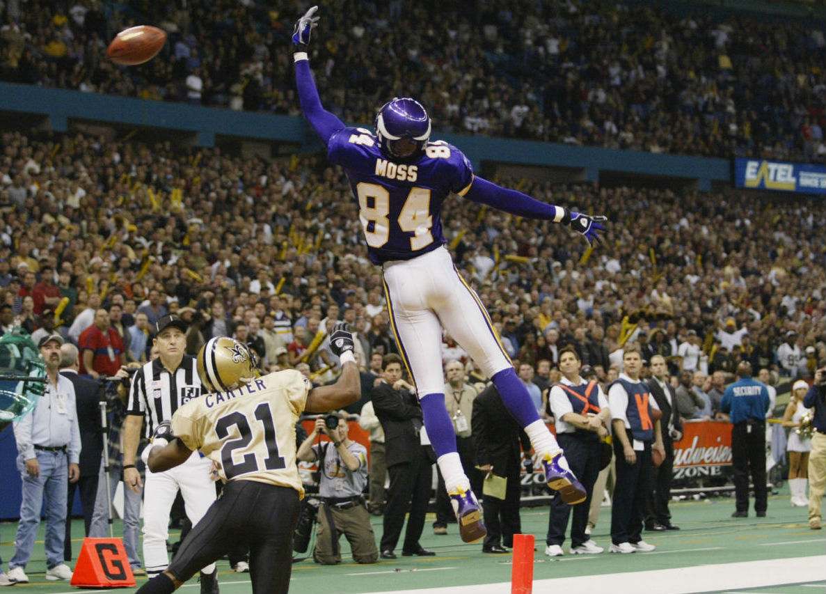 Randy Moss wearing Air Jordan IX 9 Minnesota Vikings PE (7)