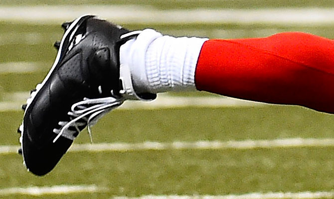 Michael Crabtree wearing Air Jordan VI 6 Black Cleats (3)