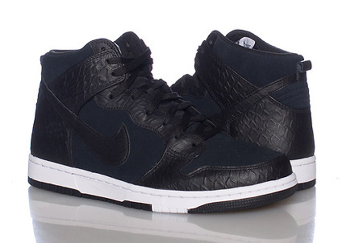 Nike Continues To Use Zoom for Dunk Highs | Complex