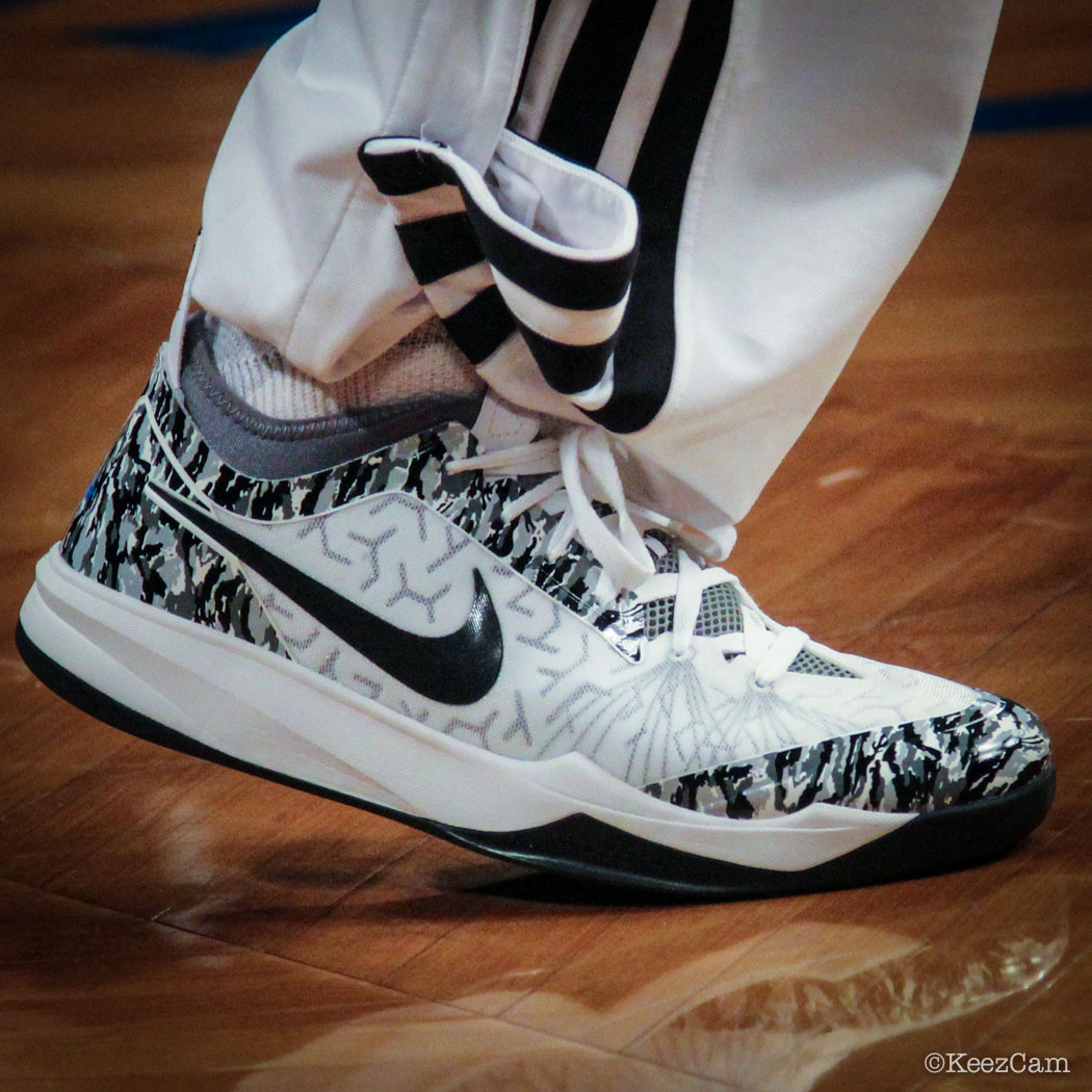 Deron Williams wearing Nike Zoom Crusader Home PE