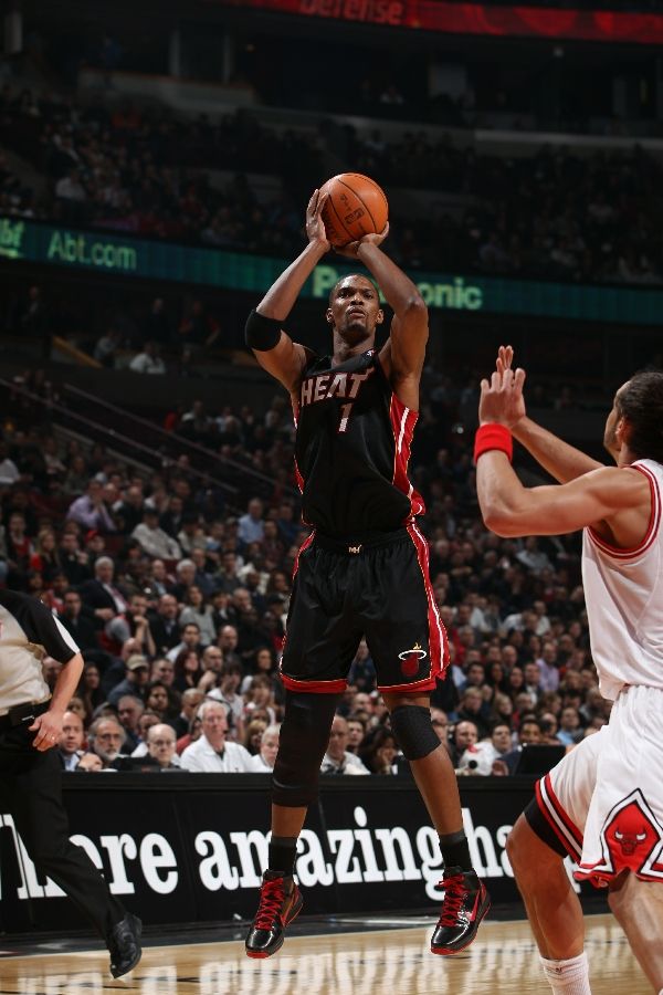 Chris Bosh wearing the Nike Air Max Hyperdunk 2010