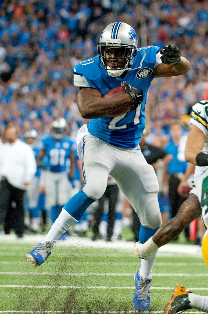 Reggie Bush wearing Nike Huarache 4