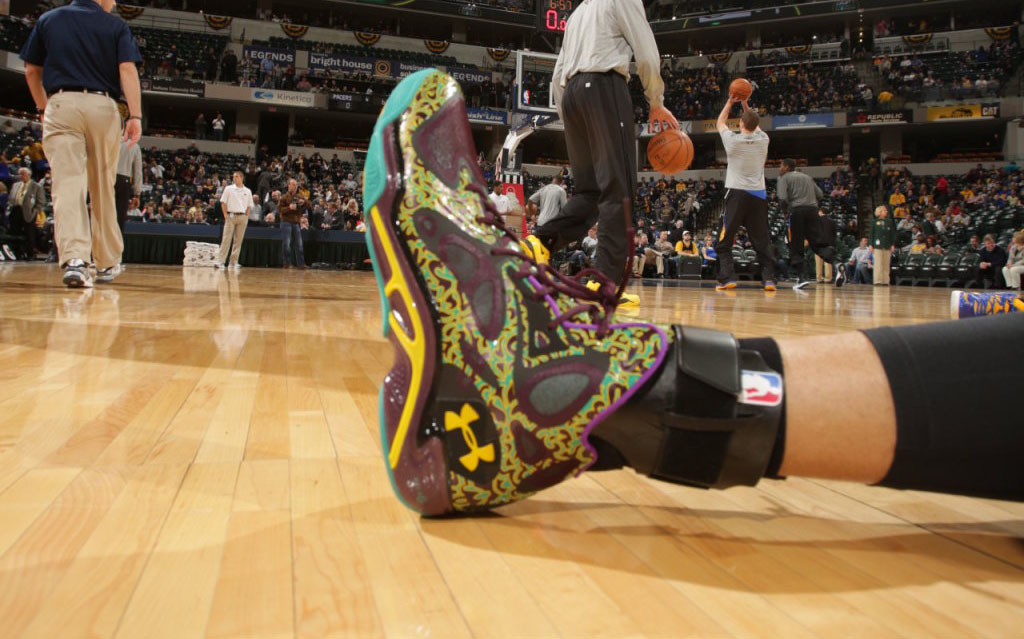 Stephen Curry Wears 'Mardi Gras' Under Armour Anatomix Spawn PE (4)