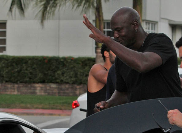 Michael Jordan wearing Air Jordan XI Concord 2