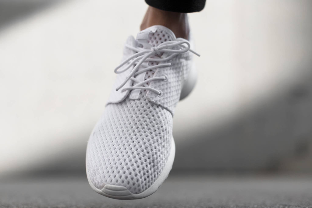 nike roshe run breeze white black