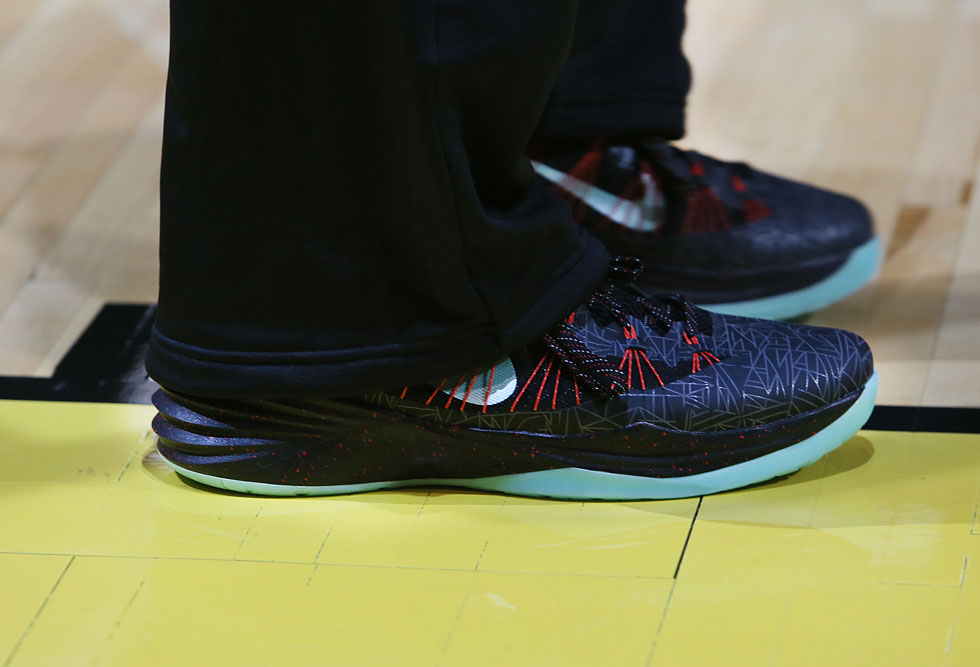 Dirk Nowitzki wearing Nike Hyperdunk 2013