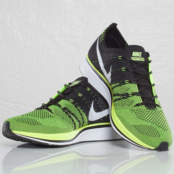 nike flyknit trainer volt