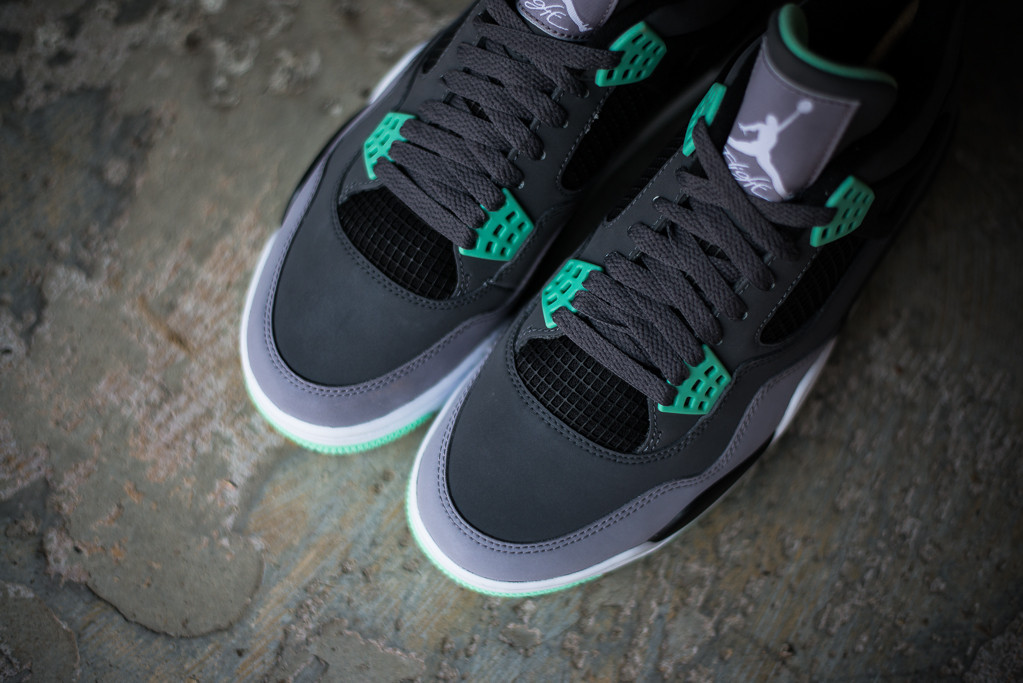 jordan 4 green glow on feet