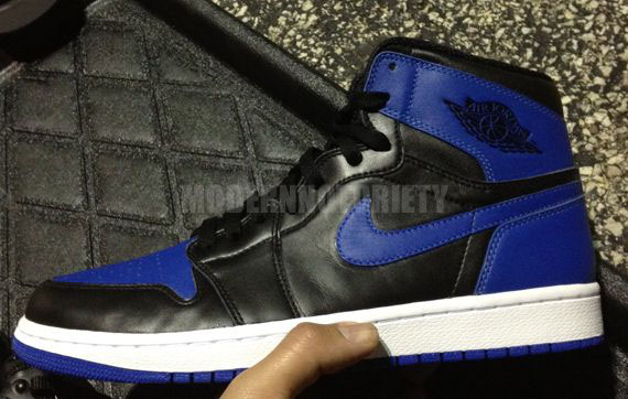 Air Jordan I 1 Black Royal (1)